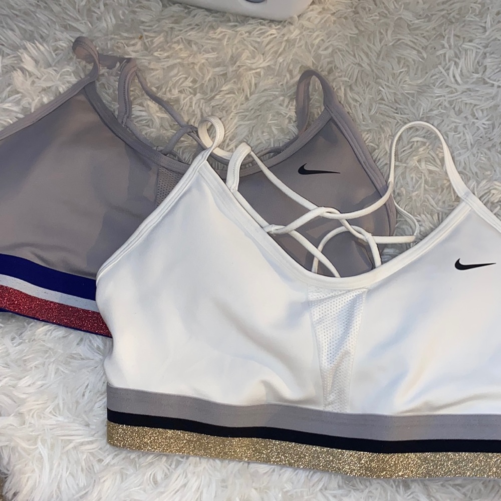 Nike sports bras medium